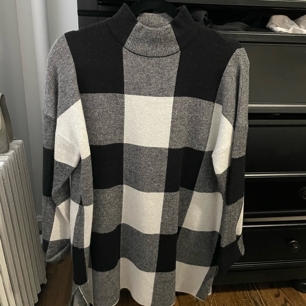 Max Studio. Checkered sweater. Black and white. Size XL.